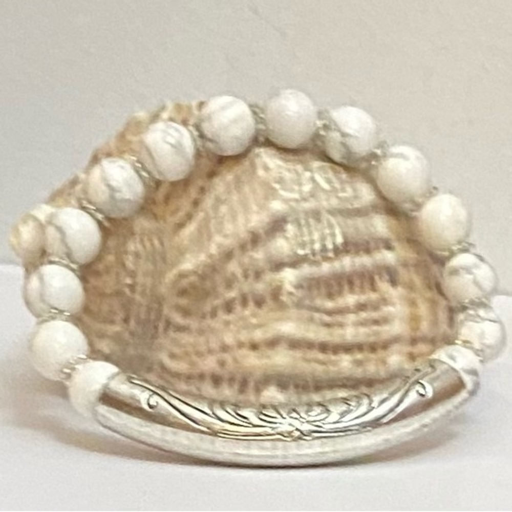 NEW Howlite bracelet